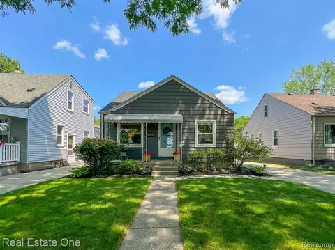 2405 Barrett Ave, Royal Oak, MI 48067