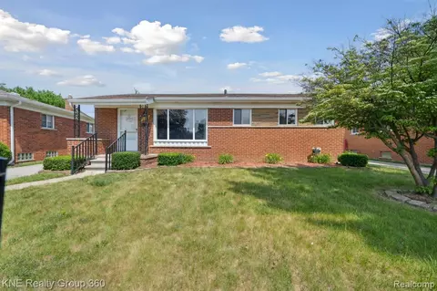 31412 E Wind Dr, Fraser, MI 48026