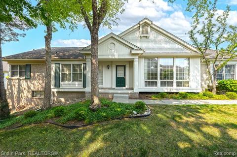 6023 Danbury Ct, West Bloomfield, MI 48322