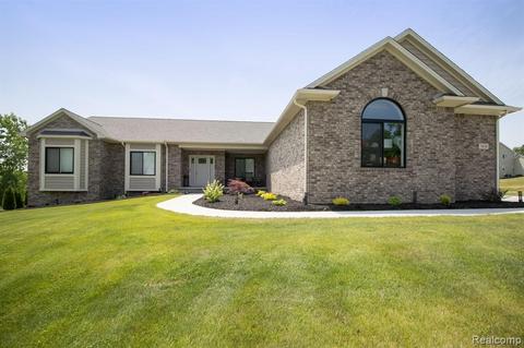 7430 Denali Dr, White Lake, MI 48383