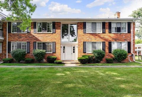 29618 Hoover Rd, Warren, MI 48093