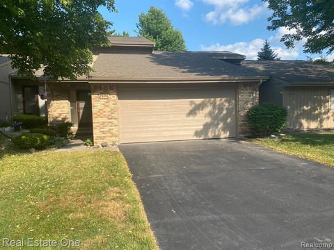 7896 Meadow Dr, Waterford, MI 48329