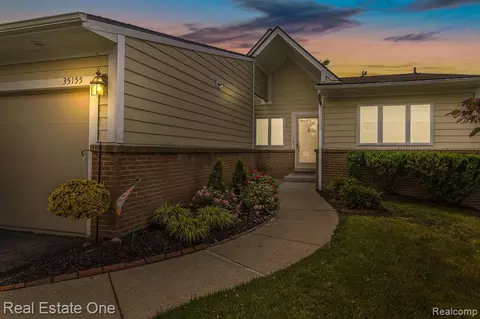 35155 Hillside Dr, Farmington Hills, MI 48335