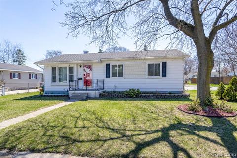 2824 Peavey St, Port Huron, MI 48060
