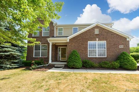 26418 Creekside Dr, New Hudson, MI 48165