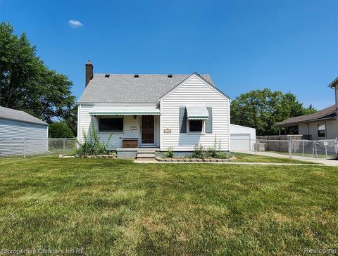 27930 Manhattan St, Saint Clair Shores, MI 48081