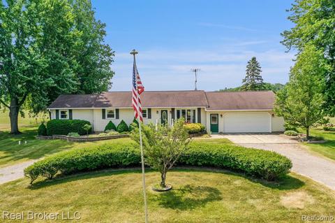 10037 Lahring Rd, Gaines, MI 48436