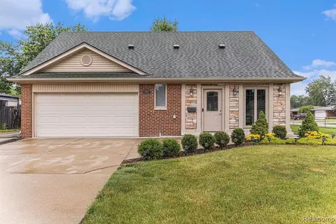 36648 Pollard Dr, Sterling Heights, MI 48312