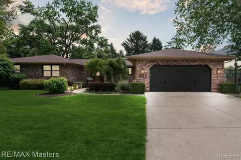 2273 Strasburg Rd, Monroe, MI 48161