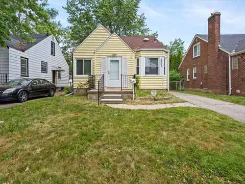20301 Kingsville St, Harper Woods, MI 48225