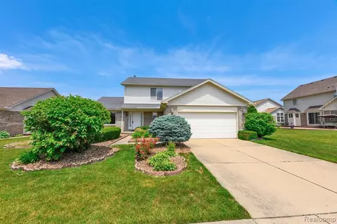 16952 Snapdragon Dr, Rockwood, MI 48173