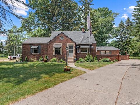 11251 Chicago Rd, Warren, MI 48093