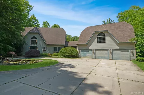 6721 Talbot Dr, Almont, MI 48003