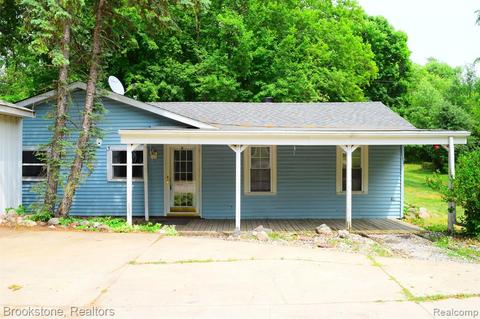 3745 Gale Rd, Eaton Rapids, MI 48827