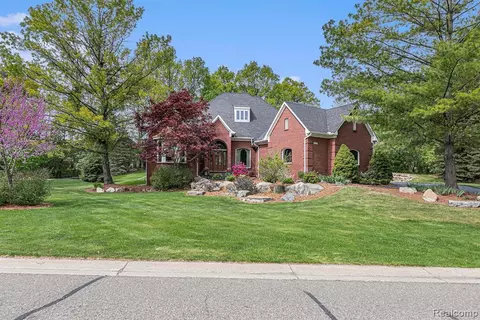 1504 Wood Trl, Oxford, MI 48371