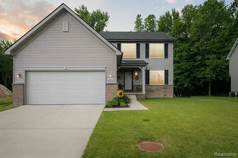 37497 S Dianne Ln, New Boston, MI 48164