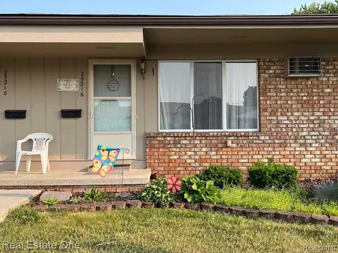 25216 Unit Apt 4 Potomac, South Lyon, MI 48178