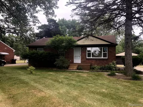 7262 Ryburn St S, Shelby Township, MI 48317
