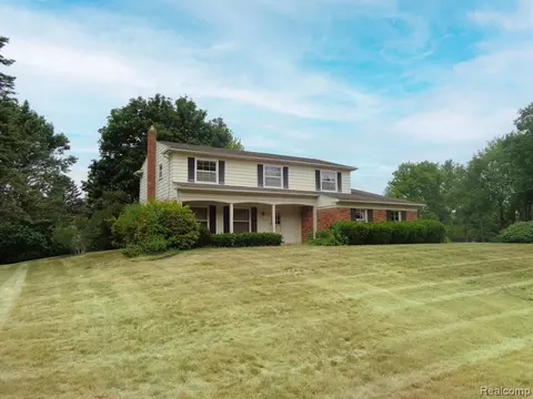 2308 Lost Tree Way, Bloomfield Hills, MI 48304