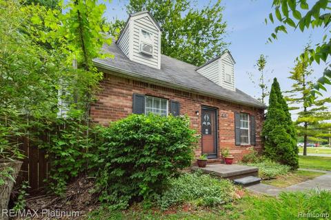 47495 Sugarbush Rd, Chesterfield, MI 48047
