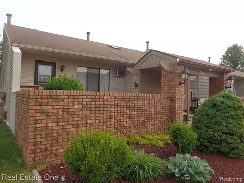 61745 Valley Forge Dr #1, South Lyon, MI 48178