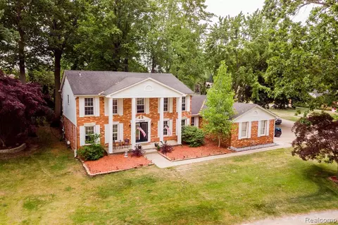 11730 Whispering Oak Ln, Shelby Township, MI 48315