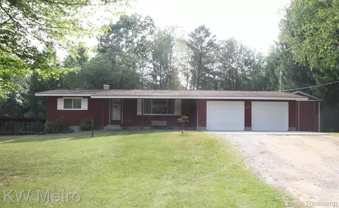 521 N Sand Lake Rd, Grant, MI 48748