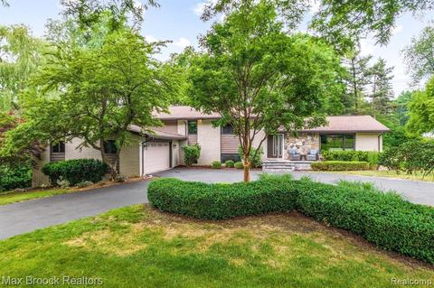 1021 Dowling Rd, Bloomfield Hills, MI 48304