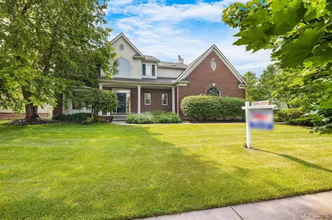 1136 Surrey Ln, South Lyon, MI 48178