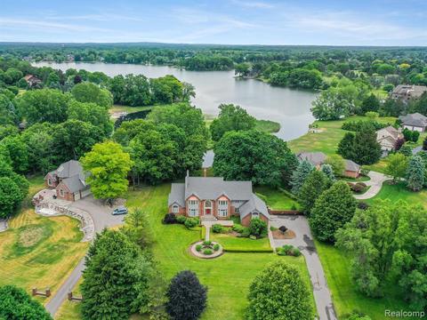 829 Hawksmoore Dr, Clarkston, MI 48348