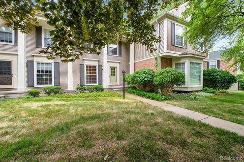 1322 Brook Ln, Rochester Hills, MI 48306