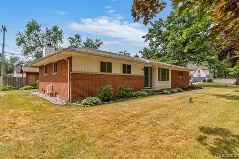 7815 Richardson Rd, West Bloomfield, MI 48323