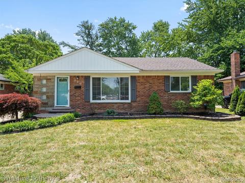 919 Harrington St, Mount Clemens, MI 48043