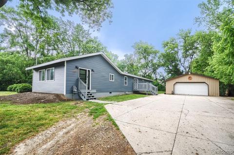 1058 Morris Hills Pkwy, Mount Morris, MI 48458