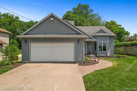 360 N North Shore Dr, Lake Orion, MI 48362