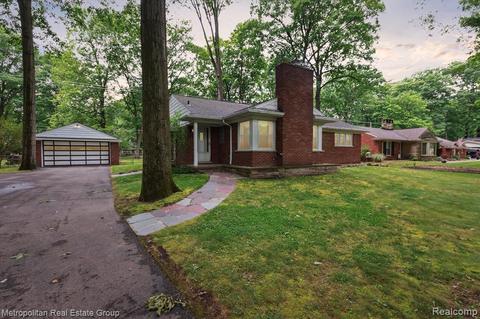 17731 Mayfield St, Livonia, MI 48152