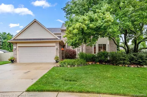24585 Christian Dr, Flat Rock, MI 48134