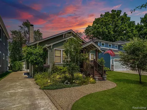 16228 Birwood Ave, Beverly Hills, MI 48025