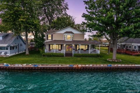 5446 Green Dr, Harsens Island, MI 48028