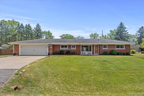 6291 Church St, Clarkston, MI 48346