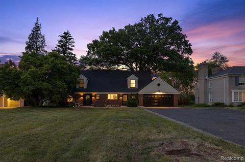 2594 W Mcnichols Rd, Detroit, MI 48221