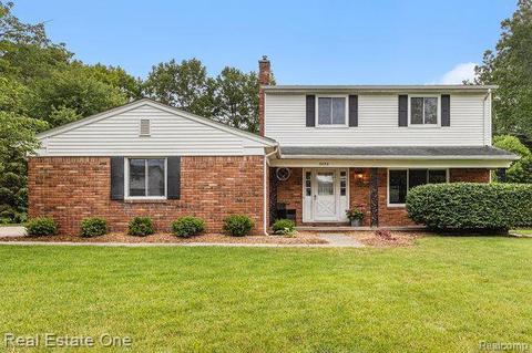 3062 Beacham Dr, Waterford, MI 48329