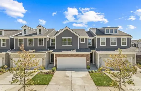 4938 Glenora Dr, Lake Orion, MI 48359