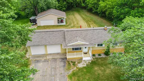 1052 N Elms Rd, Flint, MI 48532