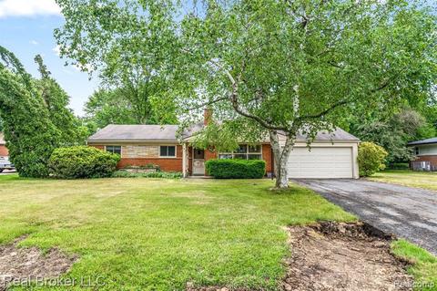 28120 Thorny Brae Rd, Farmington Hills, MI 48331
