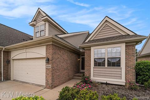 32930 Brookside Cir, Livonia, MI 48152