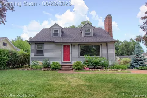 8665 Oakside Ave, Commerce Twp, MI 48382
