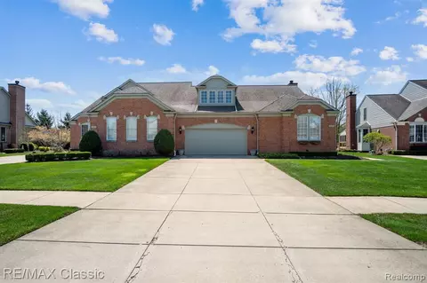 49055 Rainbow Ln N #37, Northville, MI 48168