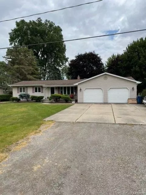 4469 Reid Rd, Swartz Creek, MI 48473