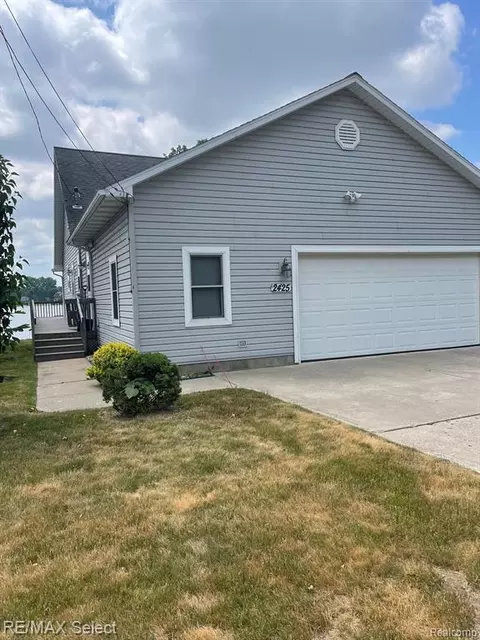 2425 Margaret Dr, Fenton, MI 48430